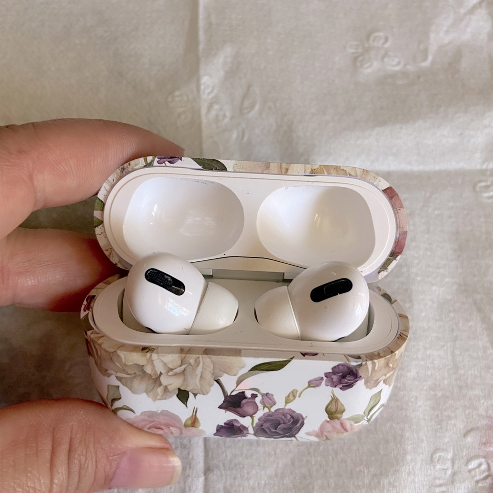 Nice air pods pro case